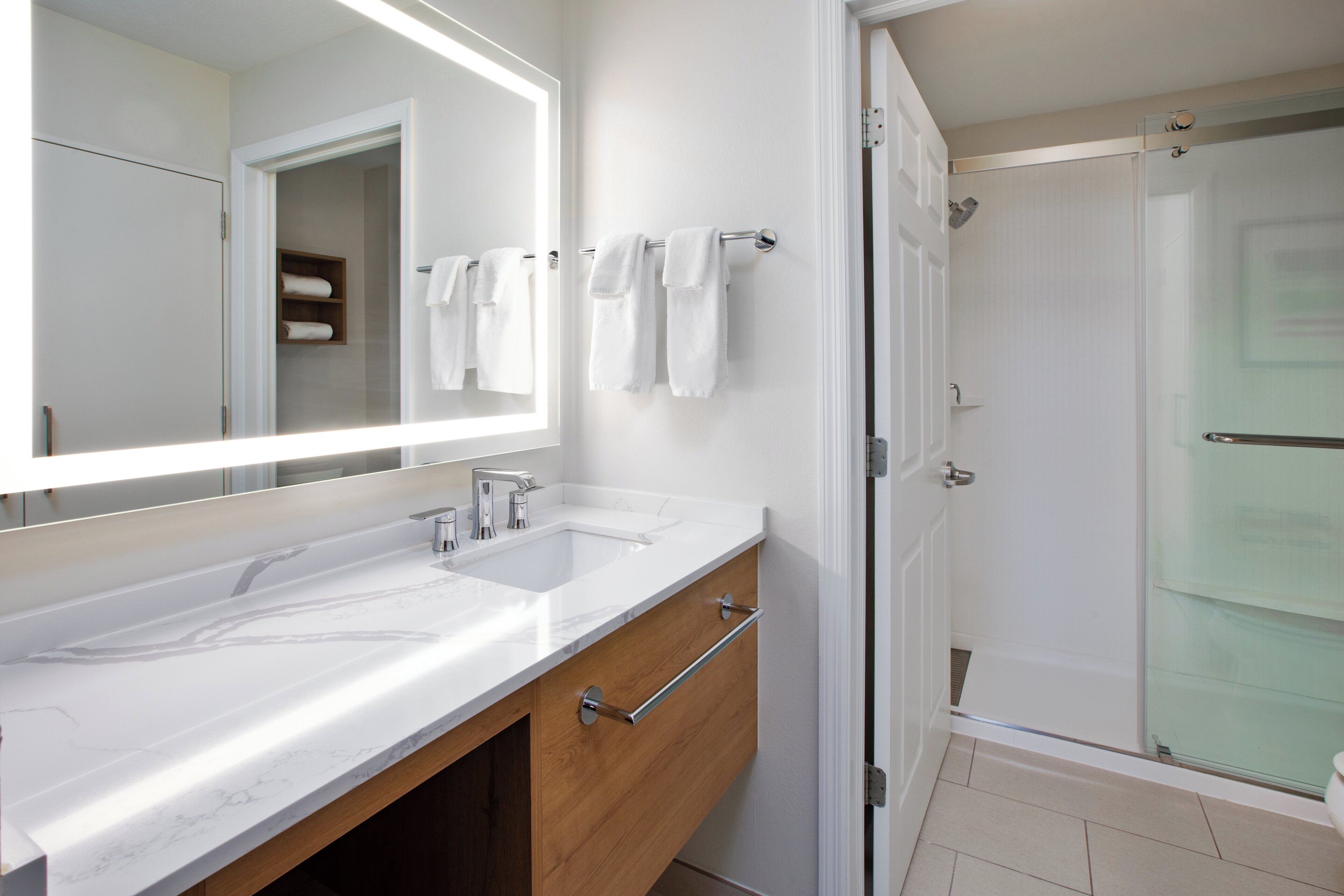 combined shower/bathtub, free toiletries, hair dryer, towels