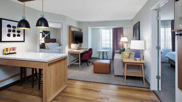 1 bedroom, premium bedding, down comforters, pillowtop beds