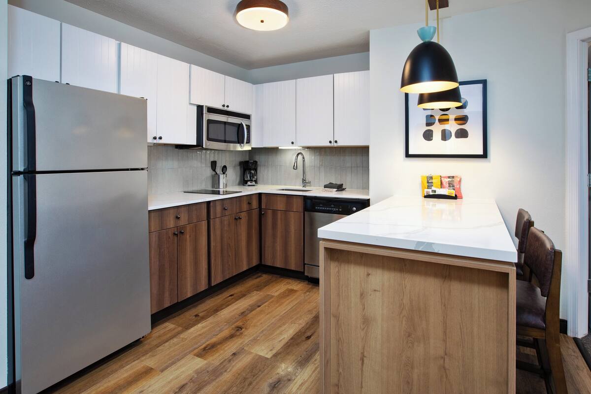 full-sized fridge, microwave, coffee/tea maker