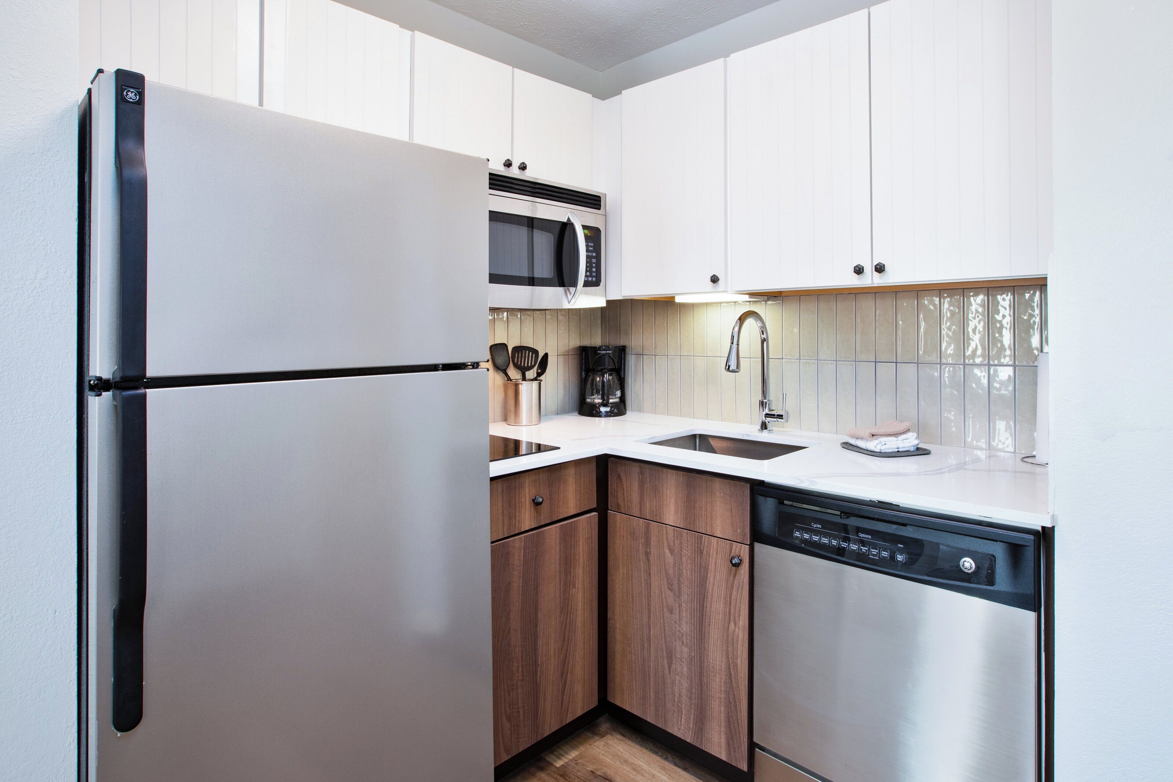 studio suite, 1 queen bed, kitchen | private kitchen | full-sized fridge, microwave, coffee/tea maker