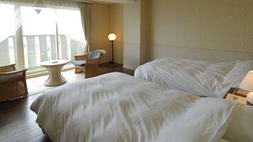 Deluxe Twin Room, Non Smoking | In-room safe, desk