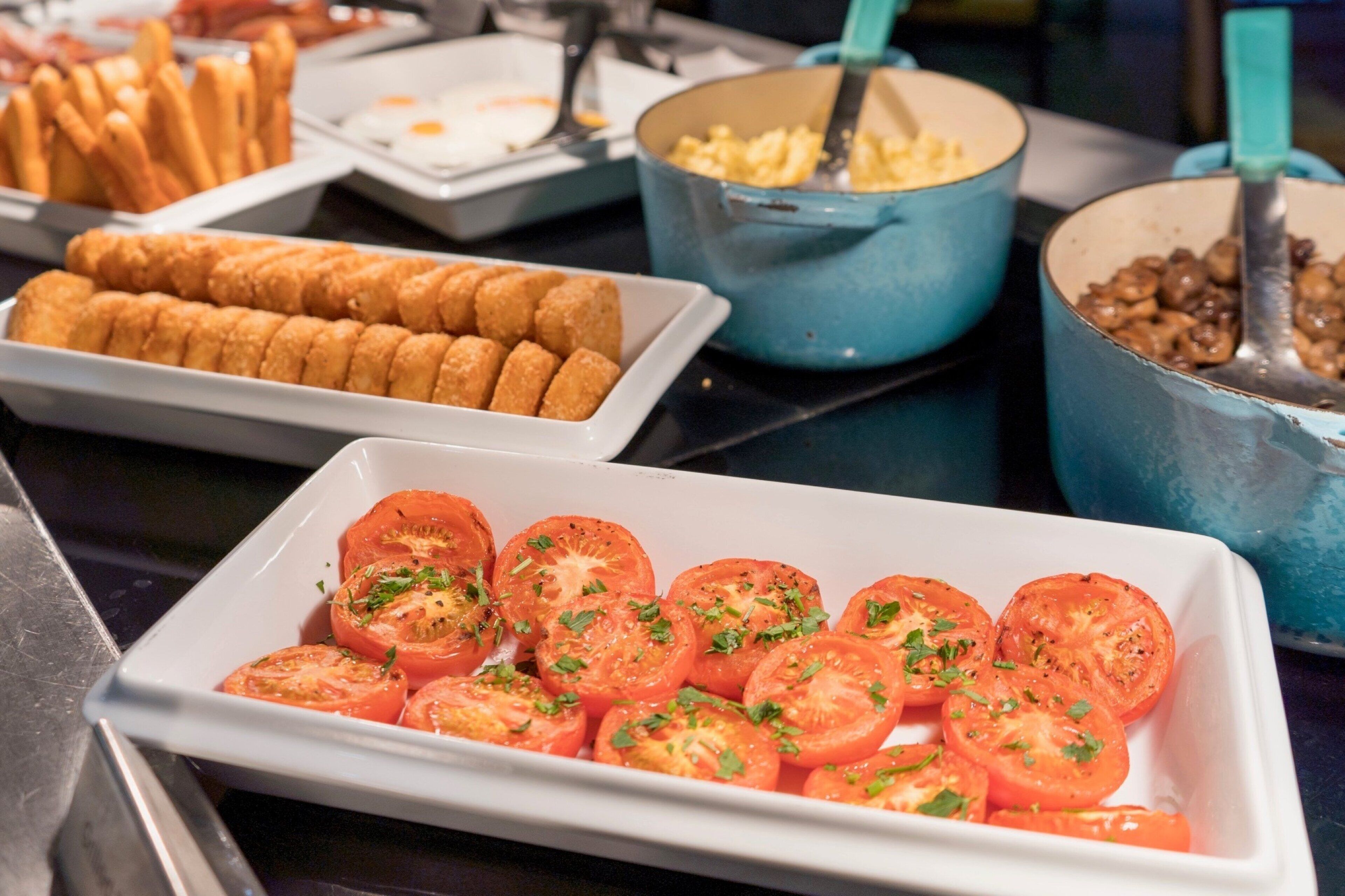 daily full breakfast (gbp 18.95 per person)