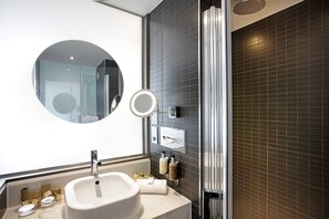 Free toiletries, hair dryer, towels, soap - Holiday Inn Bristol City Centre by IHG (Bristol)