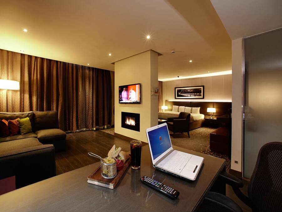 In-room safe, desk, laptop workspace, soundproofing