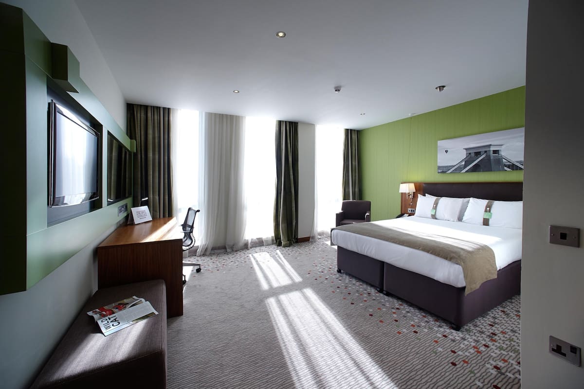 In-room safe, desk, laptop workspace, soundproofing