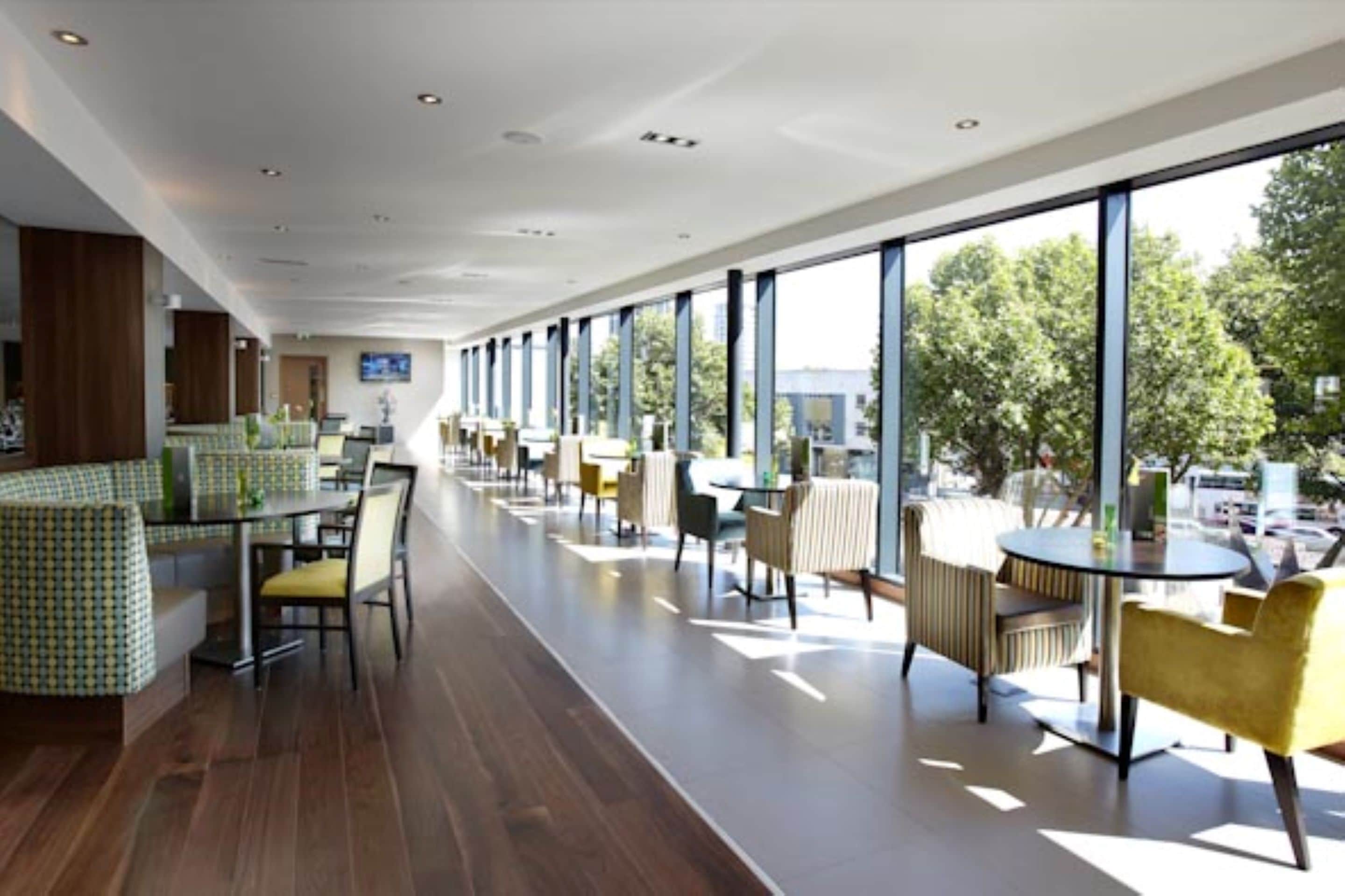 daily full breakfast (gbp 18.95 per person)