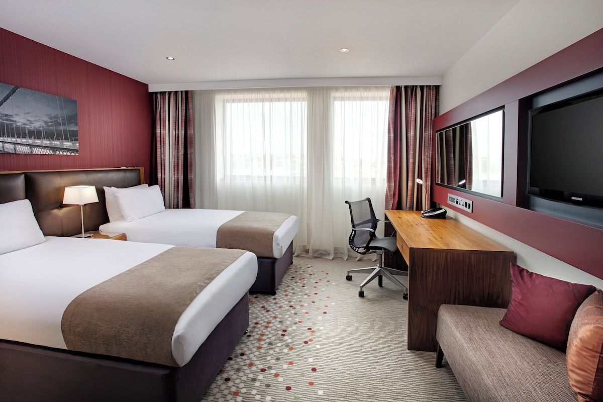 Hypo-allergenic bedding available, in-room safe, desk, laptop workspace