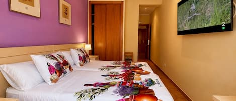Down duvets, in-room safe, blackout curtains, soundproofing