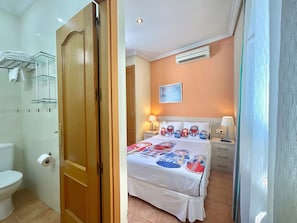 Down comforters, in-room safe, blackout drapes, soundproofing - Luz Madrid Rooms (Madrid)