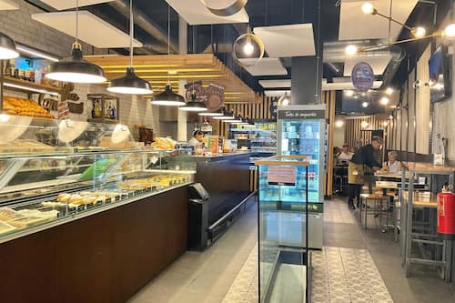 Tägliches kontinentales Frühstück gegen Gebühr