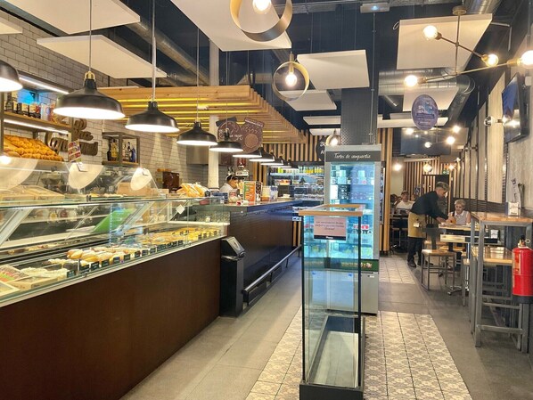Daily continental breakfast for a fee - Luz Madrid Rooms (Madrid)