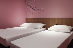 Triple Room | Blackout drapes, free WiFi, bed sheets
