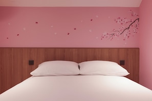 Standard Room, 1 Queen Bed | Blackout drapes, free WiFi, bed sheets