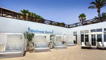 Behandelingskamers voor koppels, een sauna, een bubbelbad, een stoombad