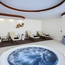 Couples treatment rooms, sauna, hot tub, steam room, Turkish bath