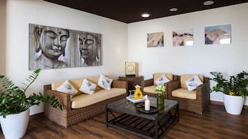 Behandlungsräume für Paare, Sauna, Whirlpool, Dampfbad