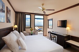 Deluxe Suite, Sea View | Premium bedding, minibar, in-room safe, desk
