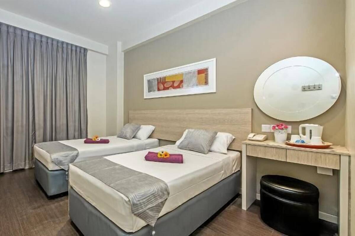 Cofres nos quartos, Wi-Fi de cortesia, roupa de cama