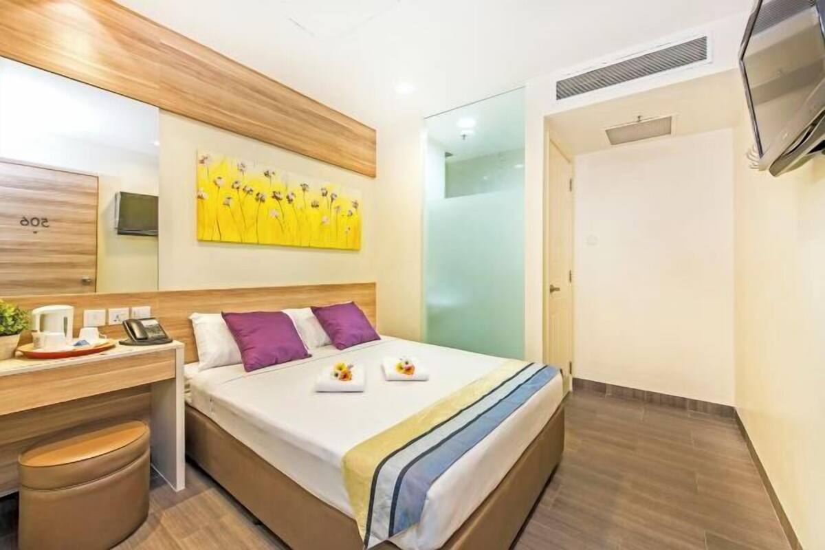 WiFi (free), bed sheets
