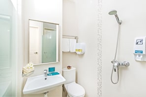 Dusche, Haartrockner, Handtücher