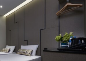 Superior Twin Room | Desk, iron/ironing board, free WiFi, bed sheets - Hotel 81 Gold (Singapore)