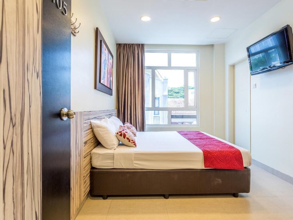 Escritorio, cortinas blackout, wifi gratis y ropa de cama 