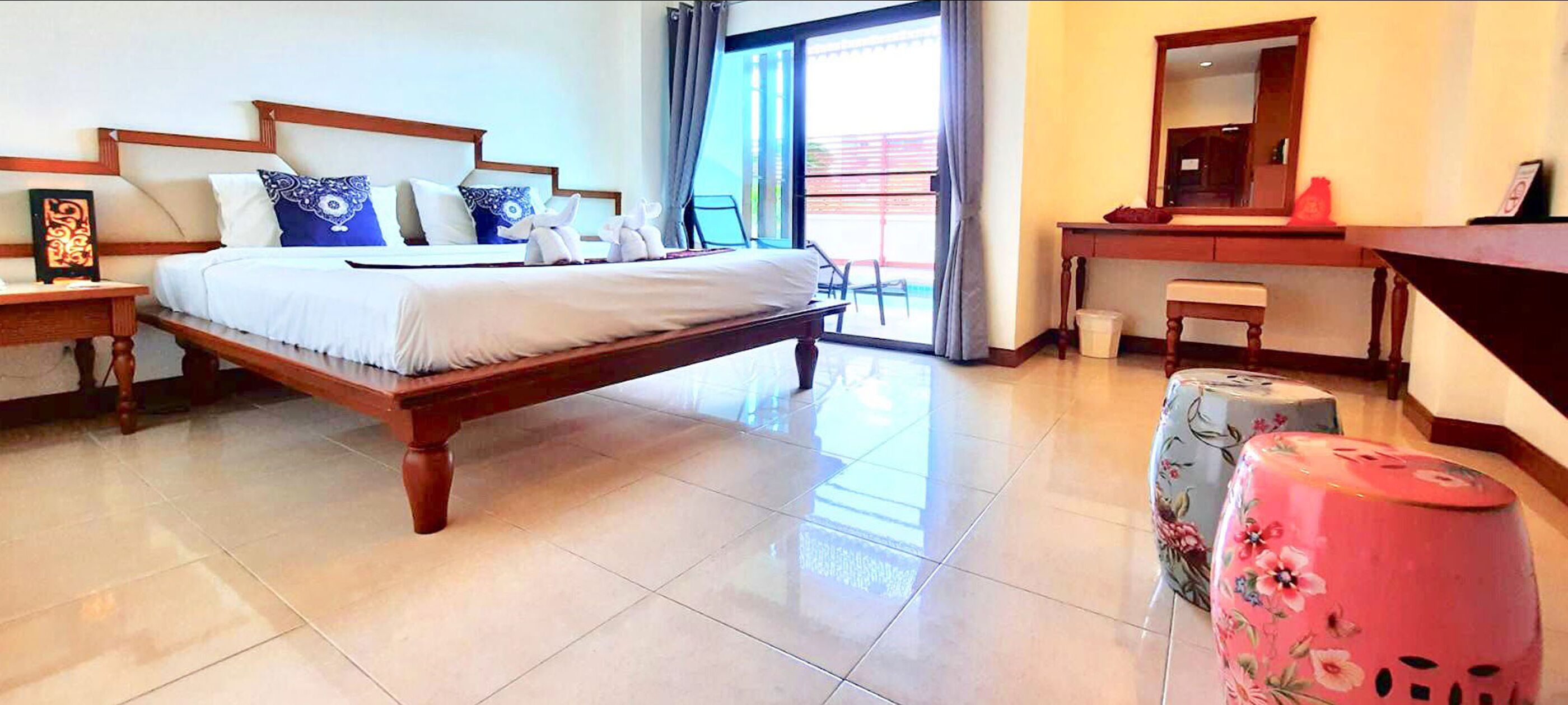 executive pool access | 2 bedrooms, hypo-allergenic bedding, minibar, in-room safe