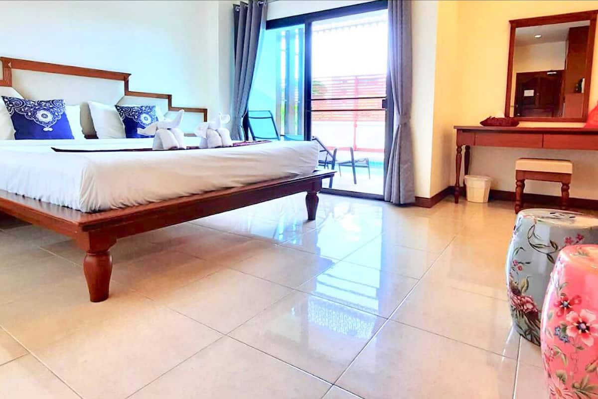 executive pool access | 2 bedrooms, hypo-allergenic bedding, minibar, in-room safe