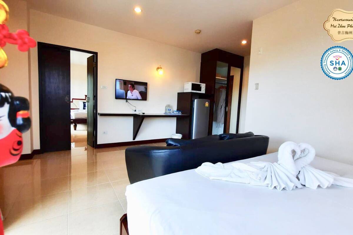 family suite | 2 bedrooms, hypo-allergenic bedding, minibar, in-room safe