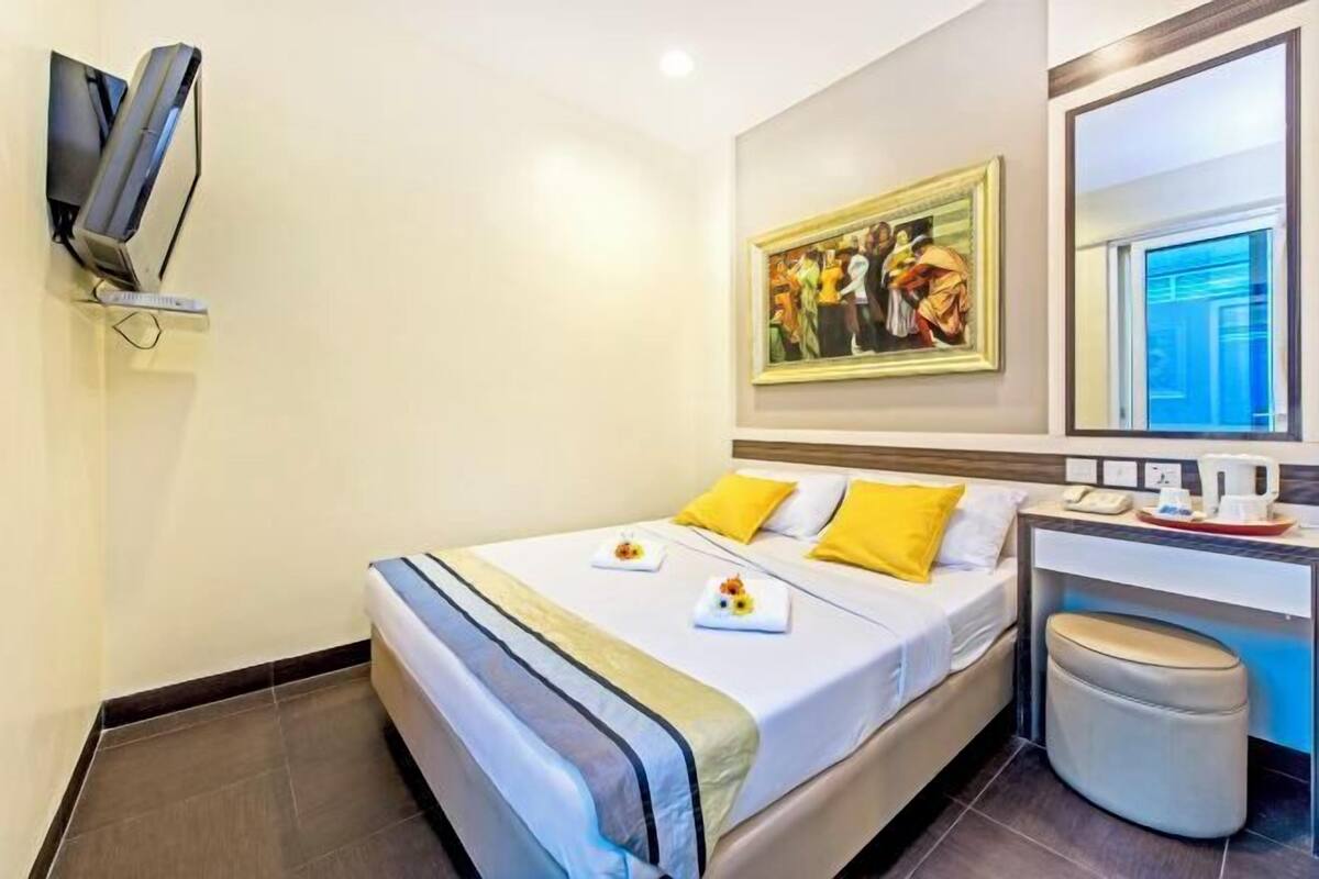 Free WiFi, bed sheets