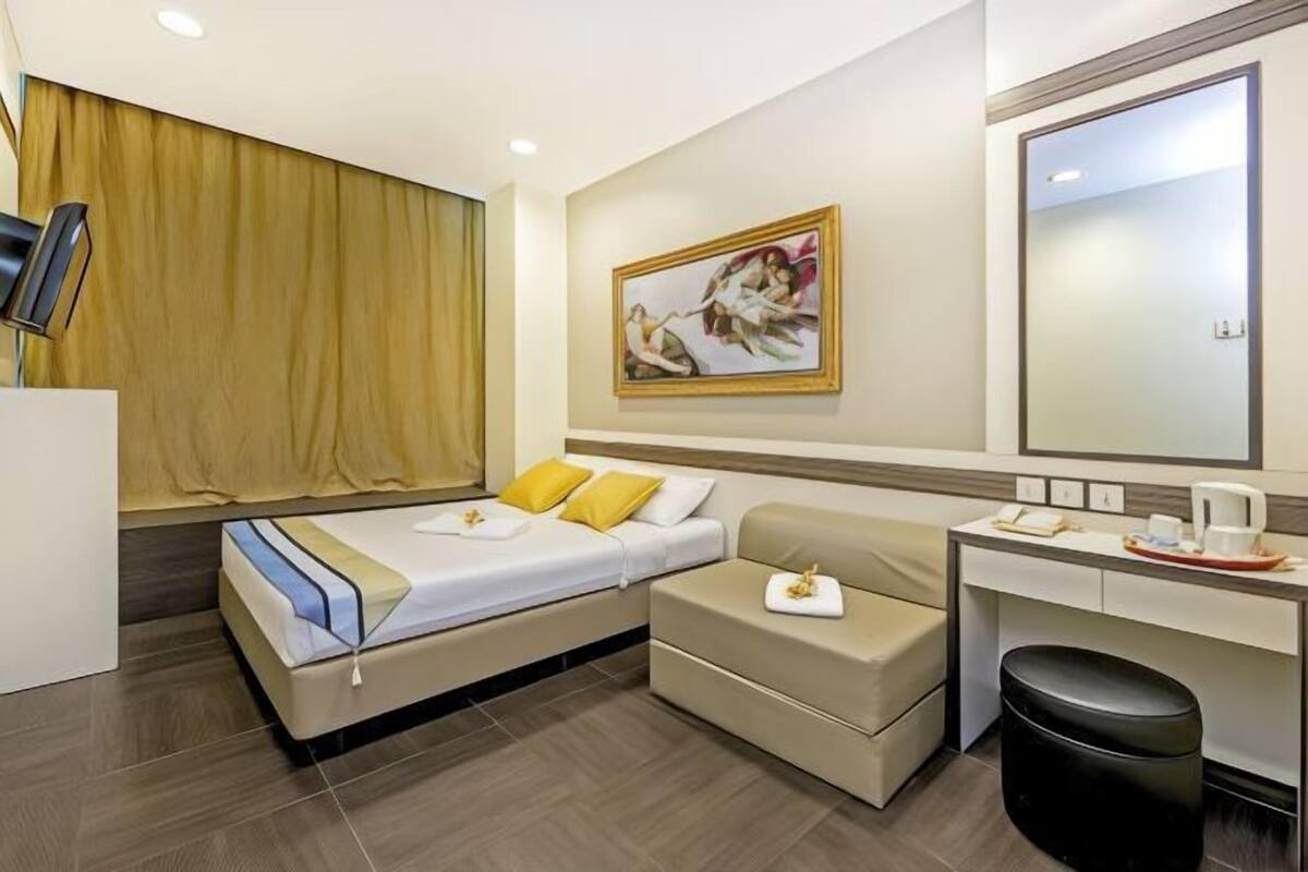 Free WiFi, bed sheets