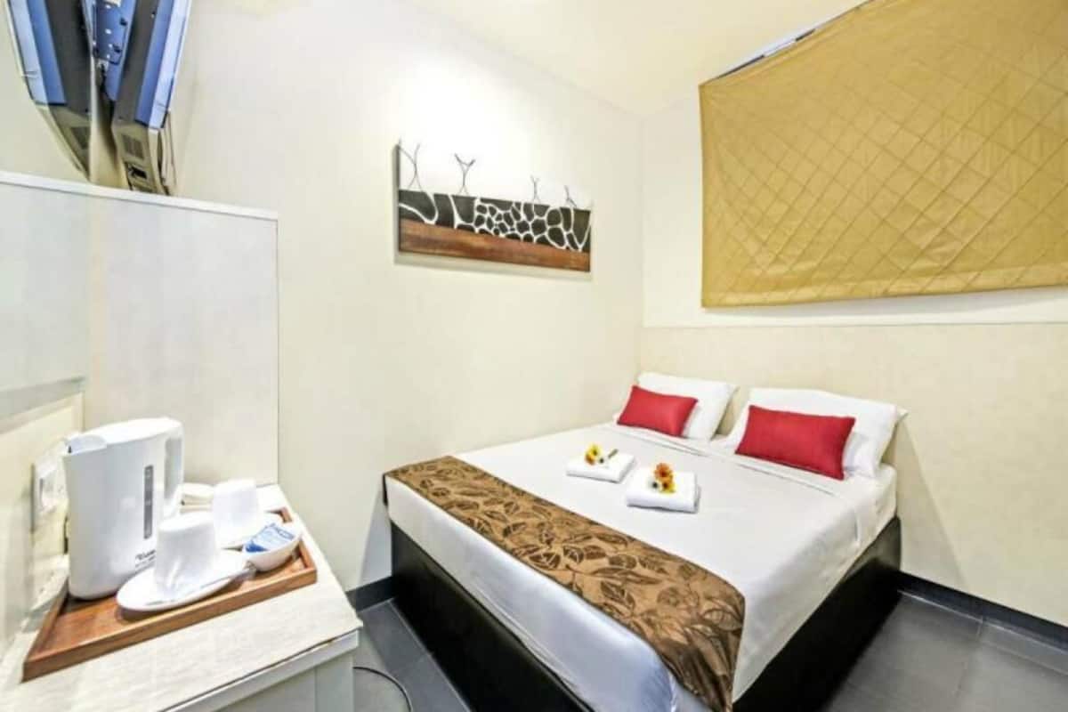 Escritorio, wifi gratis, ropa de cama