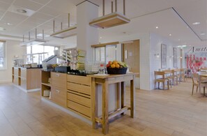 Breakfast and dinner served  - Holiday Inn Express Amsterdam - Schiphol by IHG (Hoofddorp)