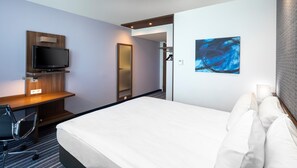 Down duvets, in-room safe, desk, laptop workspace