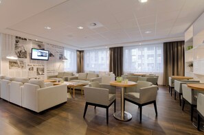 Exterior - Holiday Inn Express Amsterdam - Schiphol by IHG (Hoofddorp)