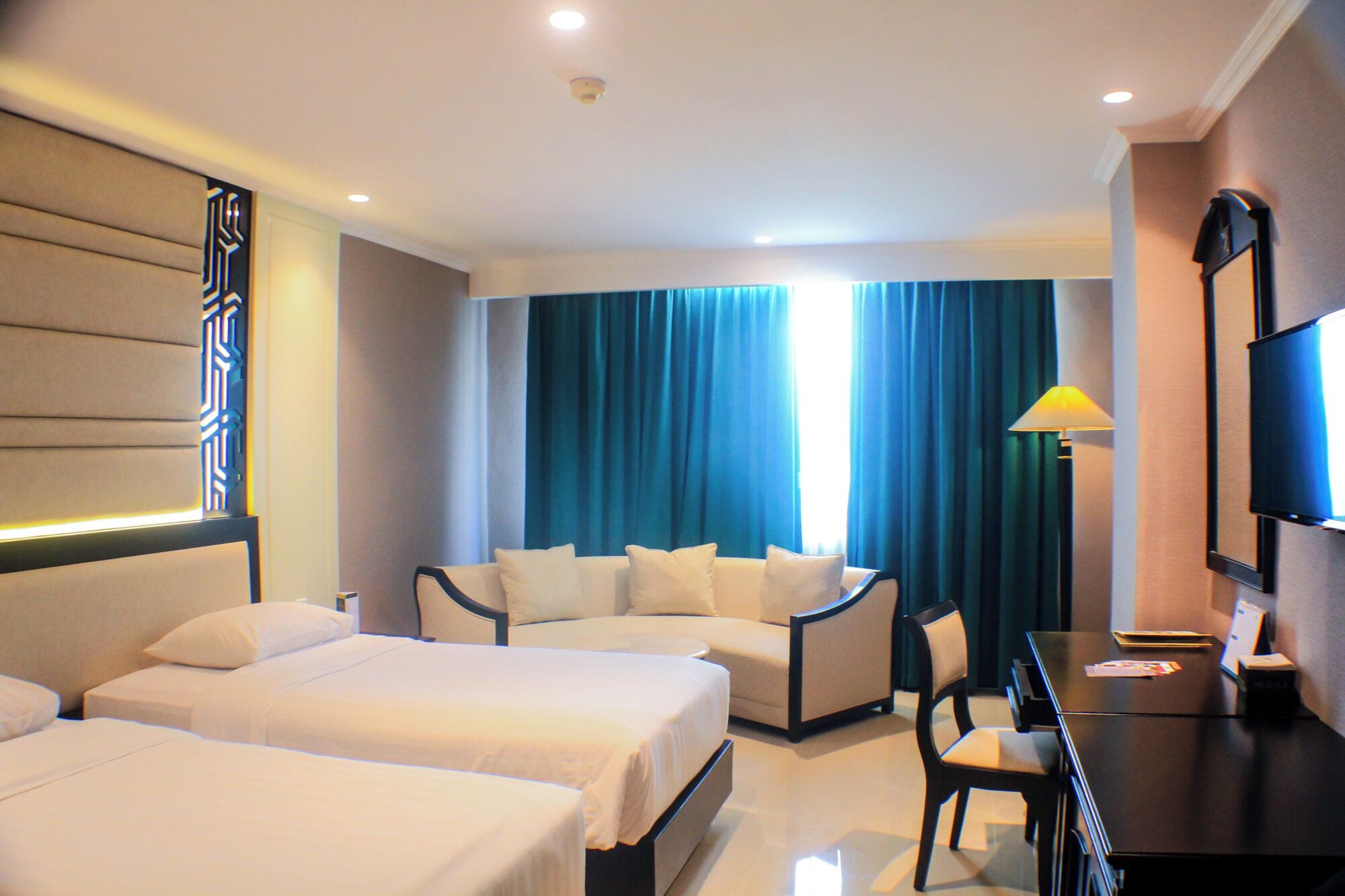 Grand-Zweibettzimmer, 2 Einzelbetten (GRAND DELUXE TWIN NEW) | Minibar, Schreibtisch, schallisolierte Zimmer, Bügeleisen/Bügelbrett