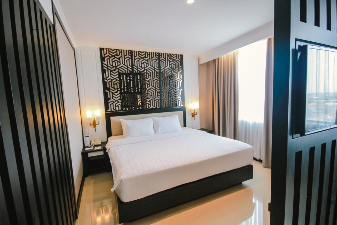 行政套房 (JUNIOR SUITE NEW) | 迷你吧、書桌、隔音、熨斗/熨衣板