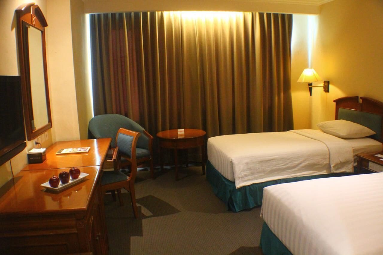 Deluxe-Zweibettzimmer | Badezimmer | Duschwanne, kostenlose Toilettenartikel, Haartrockner, Hausschuhe