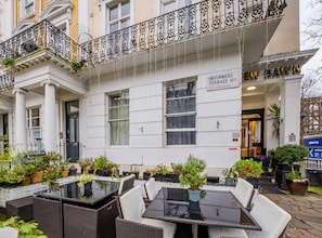 Front of property - New Dawn Hotel (London)