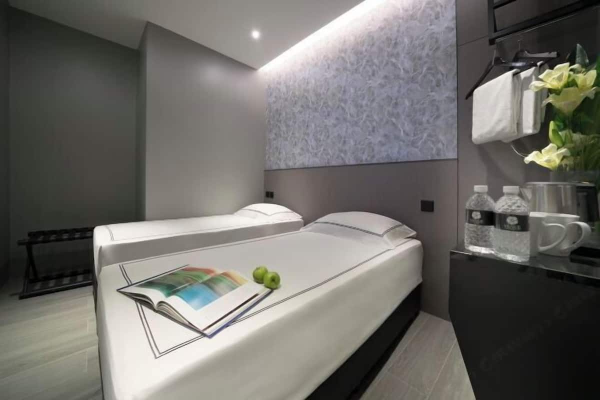 Minibar, in-room safe, iron/ironing board, free WiFi