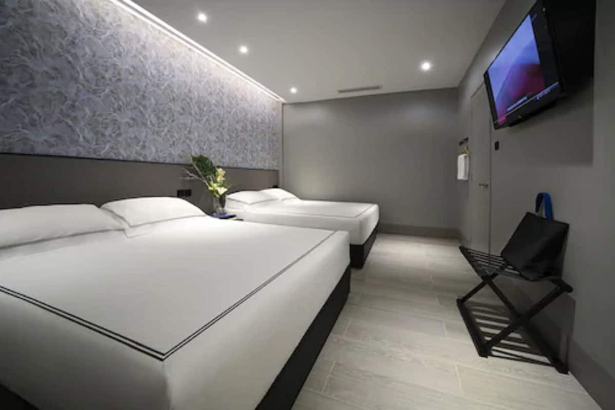 Minibar, in-room safe, iron/ironing board, free WiFi