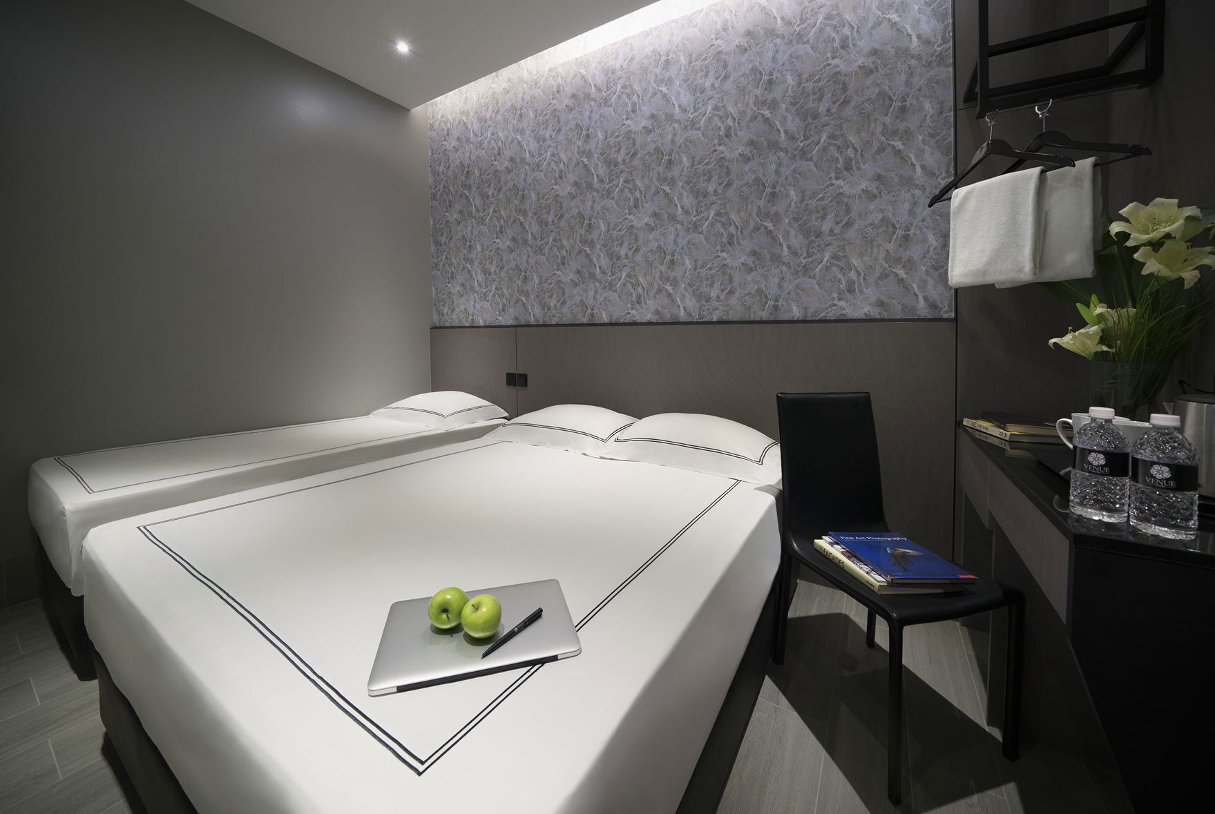 Minibar y caja de seguridad en la habitación 