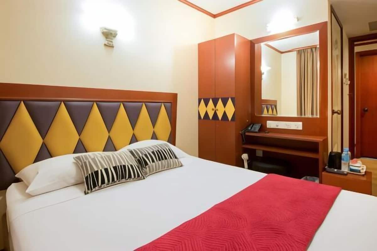 Blackout curtains, free WiFi, bed sheets