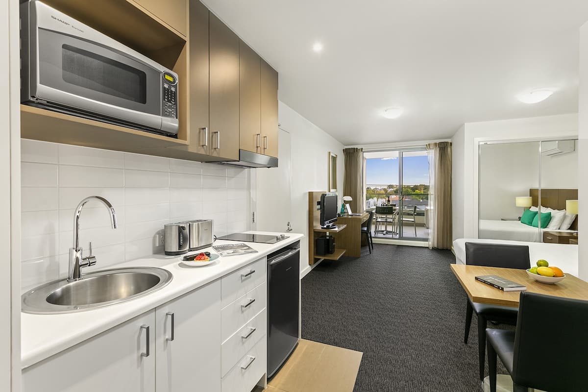 Appartement Standard | Cuisine privée | Micro-ondes, plaque de cuisson, cafetiÚre/bouilloire