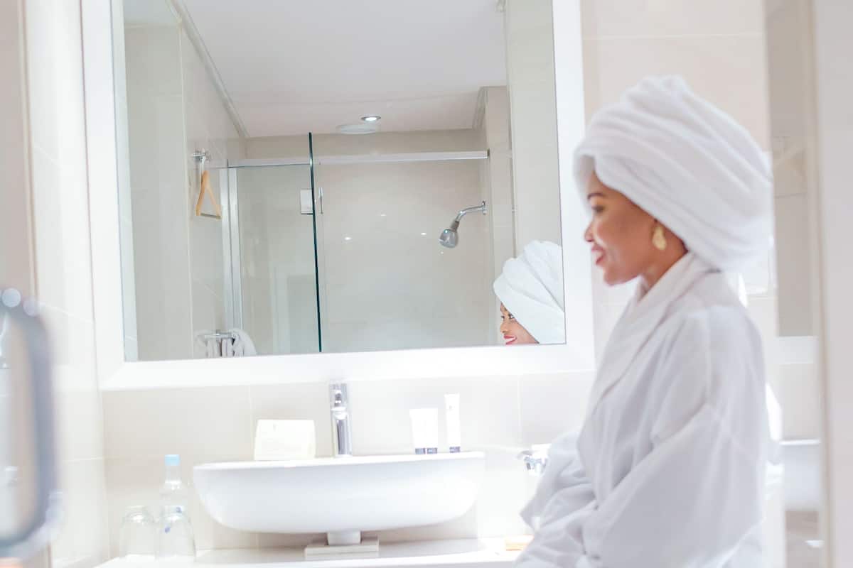 luxury room, 1 king bed, smoking | bathroom | separate bathtub and shower, free toiletries, hair dryer, towels