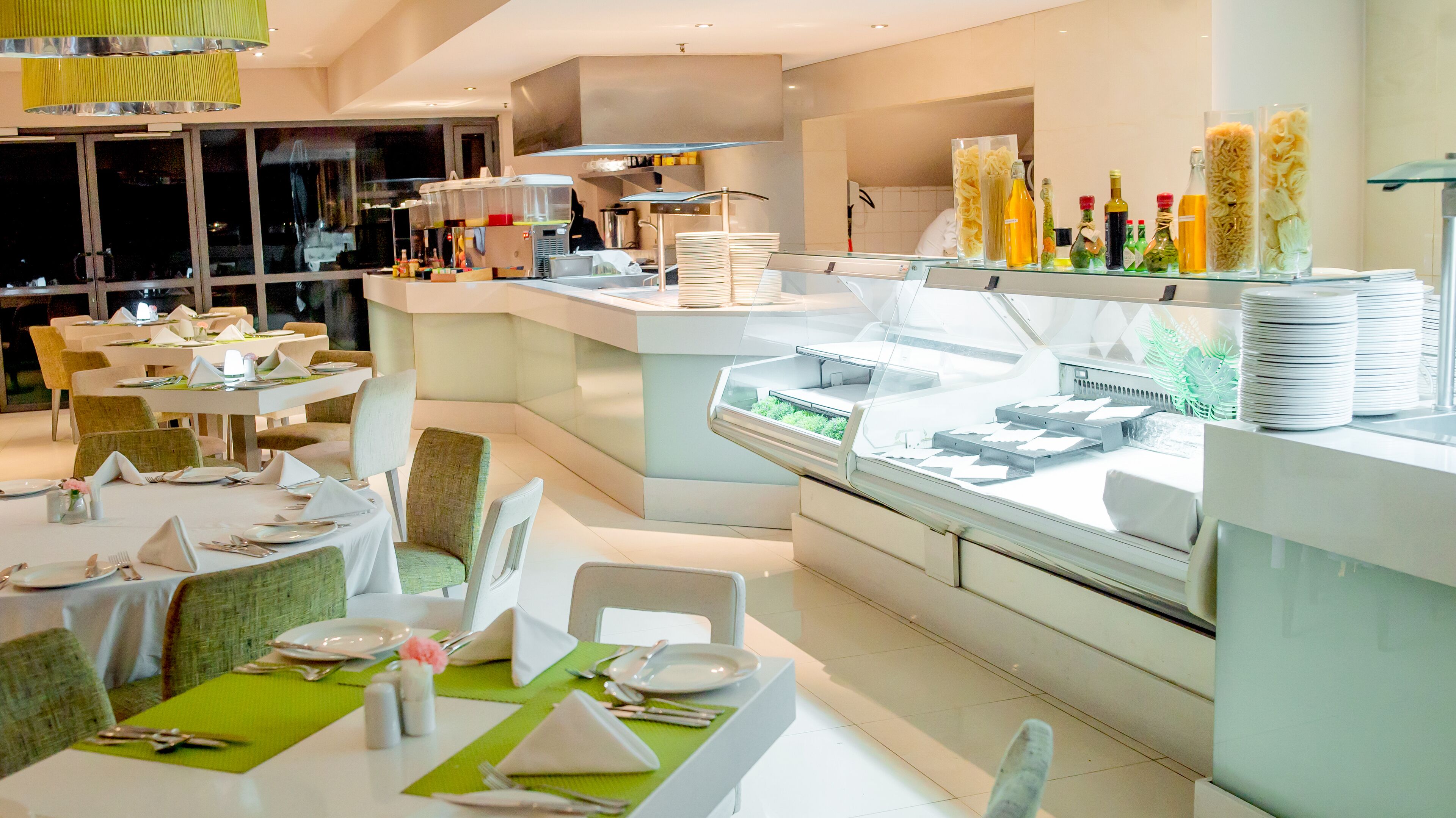 lunch and dinner served