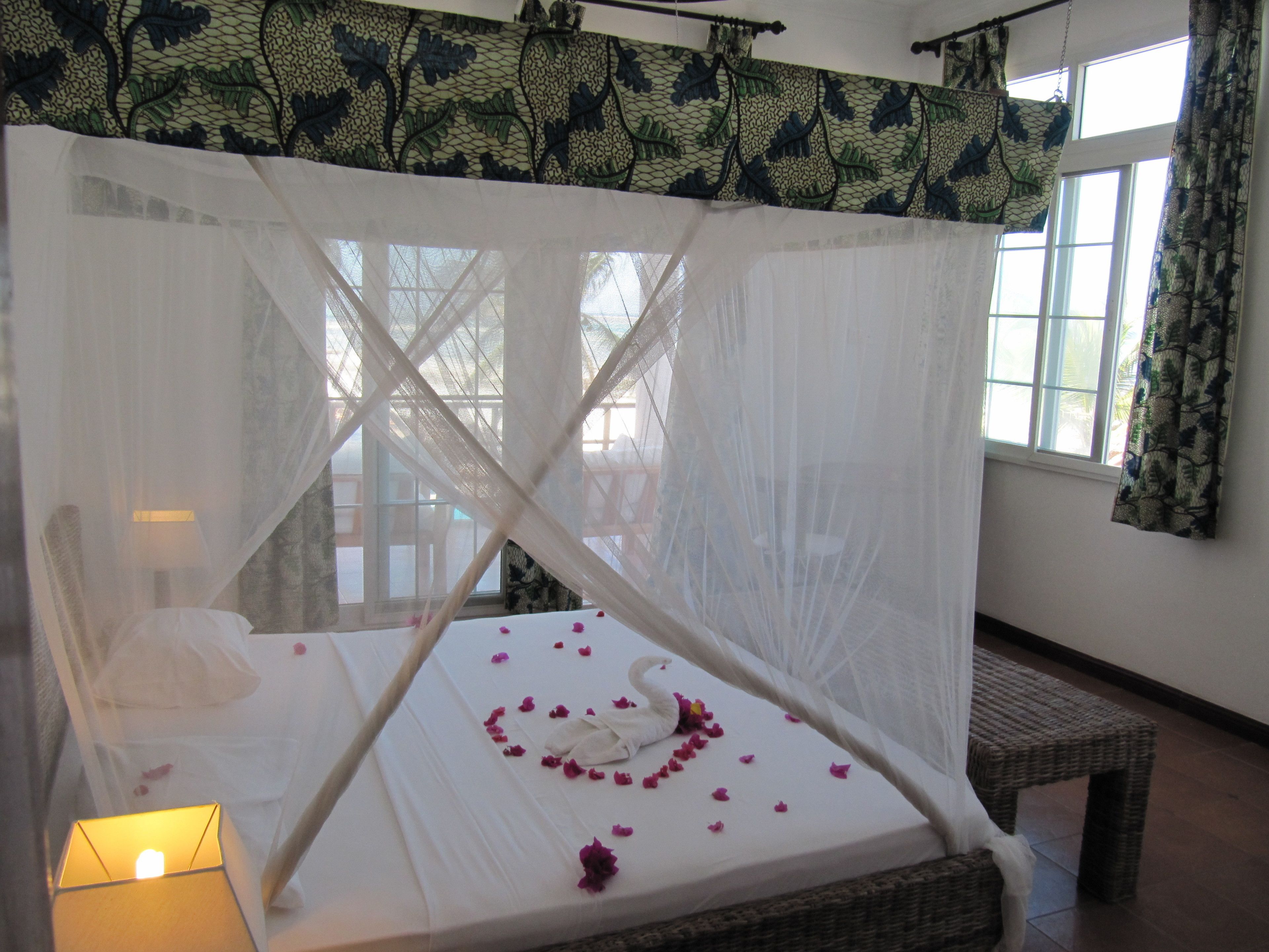 family room | hypo-allergenic bedding, in-room safe, individually decorated