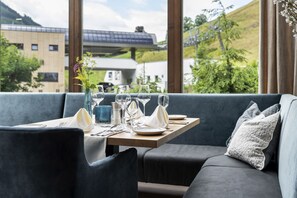 Lunsj og middag serveres