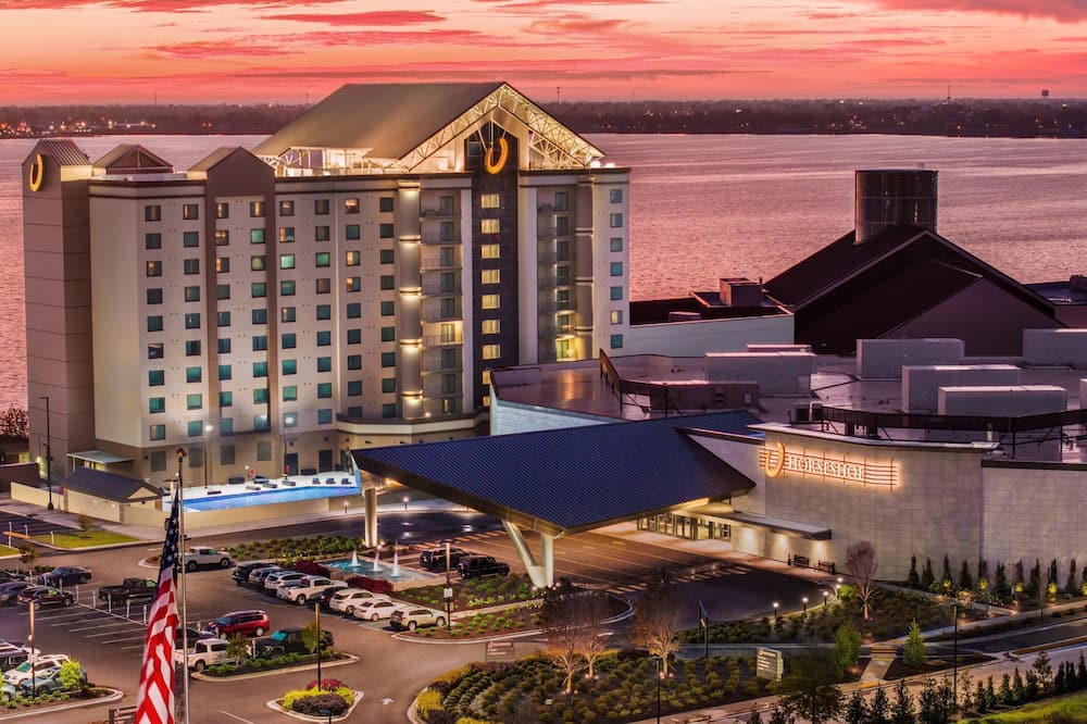 Horseshoe Lake Charles - A Caesars Rewards Destination