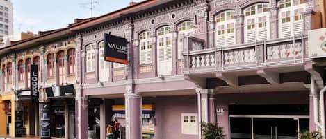 Vista frontal de la propiedad